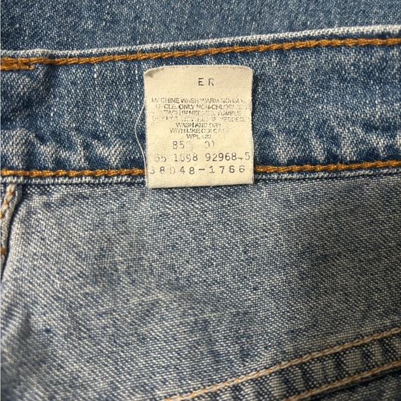 Vintage Black Label Levi’s Woman’s Classic Blue Denim Shorts - Picture 4 of 8